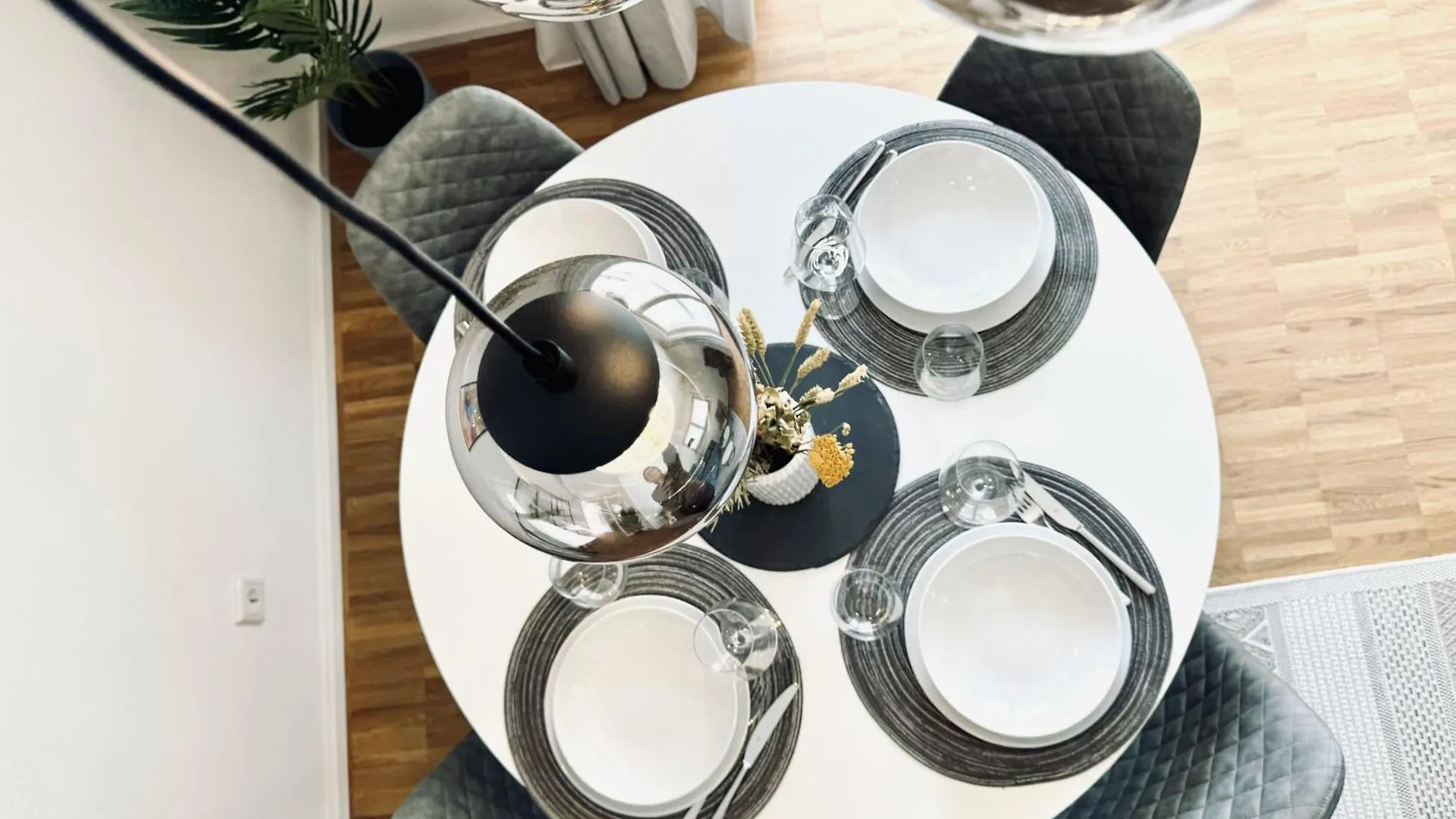 E&K Living - Design Apartments - Netflix - Audi - In Village - Free Parking Ingolstadt
